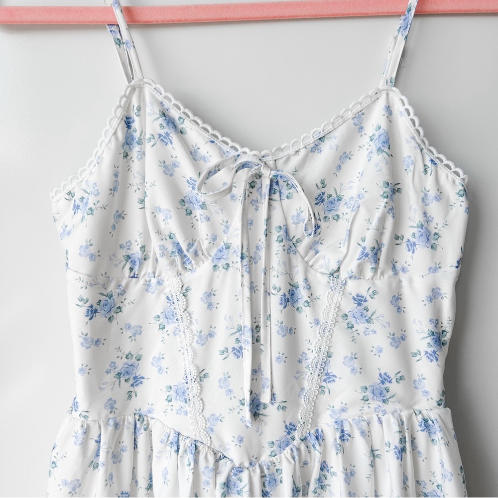 Blue and white floral midi dress - Picture 6 of 15